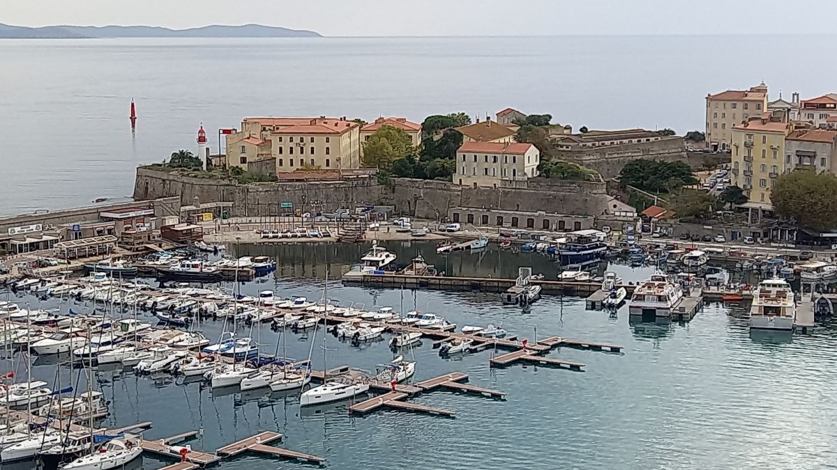 Ausflugsfoto - in Ajaccio (Korsika) - Frankreich - Mittelmeer - Kreuzfahrt mit AIDAcosma - 2024