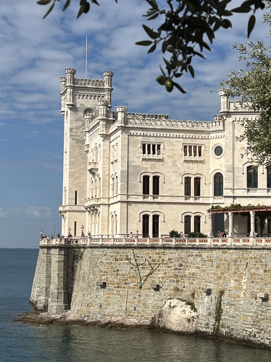 Ausflugsfoto - in Triest - Italien - Mittelmeer - Kreuzfahrt mit AIDAblu - 2025