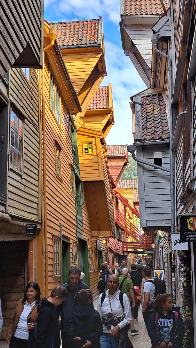 Ausflugsfoto - in Bergen - Norwegen - Nordeuropa - Kreuzfahrt mit AIDAperla - 2025 - Bild 7