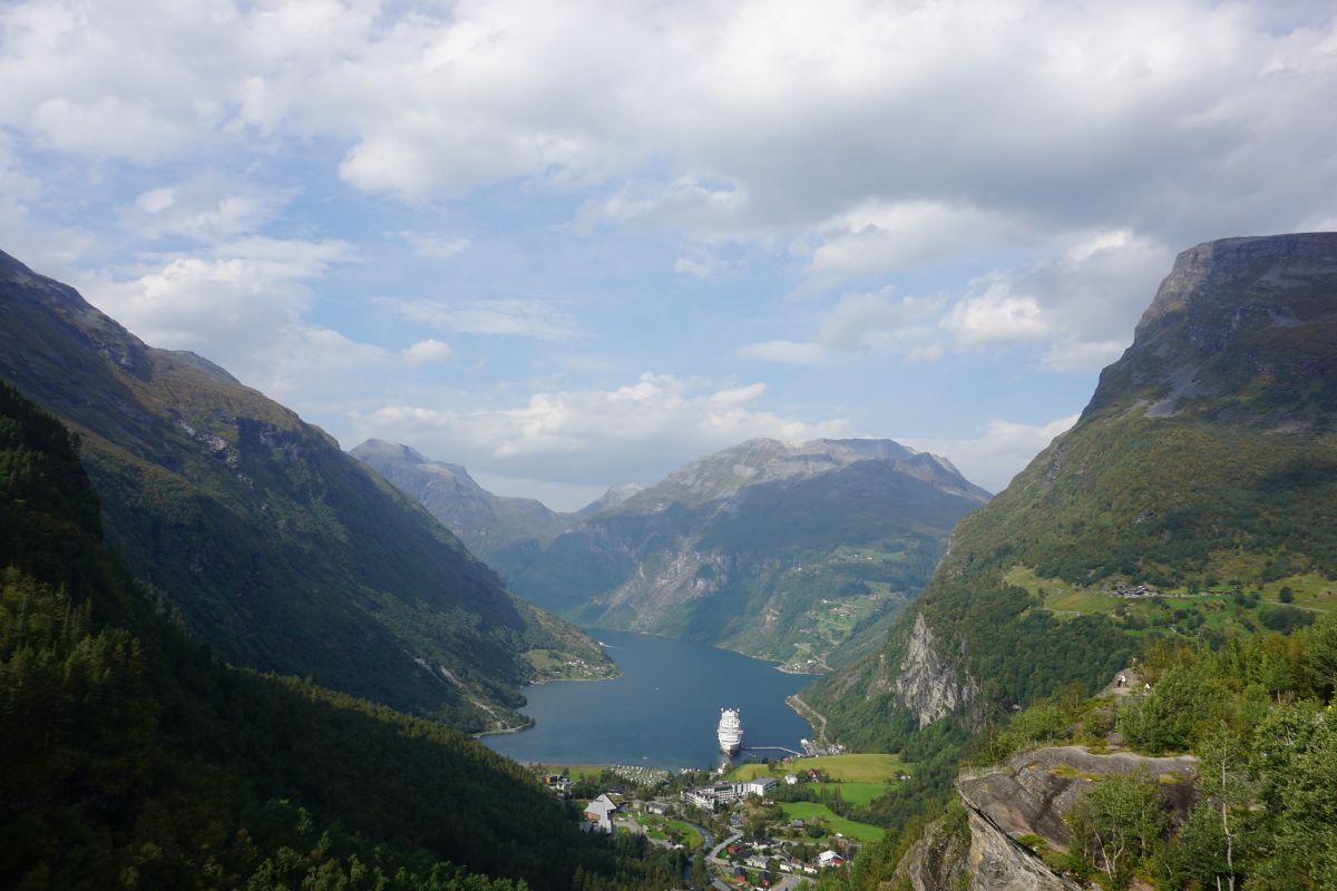 Ausflugsfoto - in Geirangerfjord - Norwegen - Nordeuropa - Kreuzfahrt mit AIDAperla - 2024