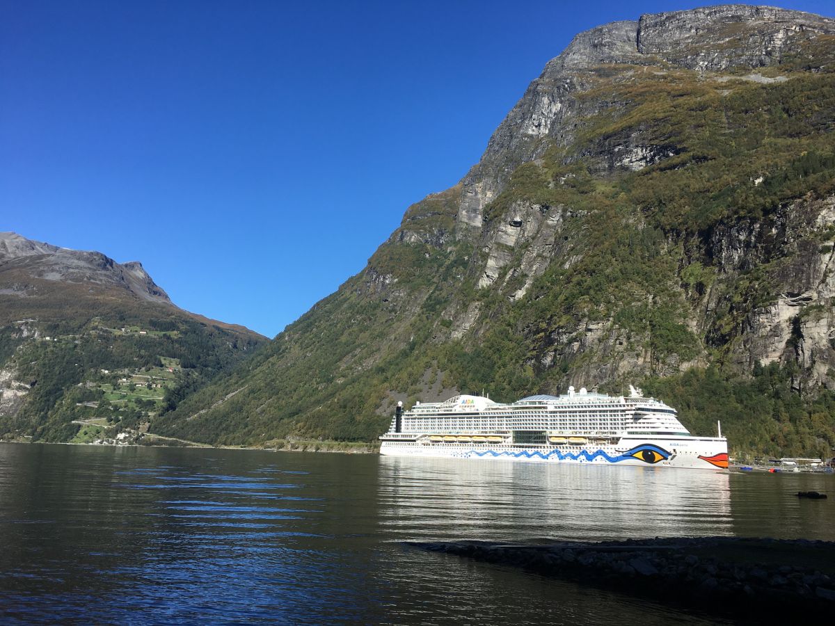 Ausflugsfoto - in Geirangerfjord - Norwegen - Nordeuropa - Kreuzfahrt mit AIDAperla - 2024