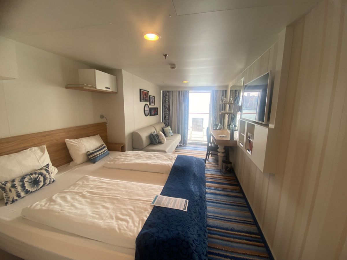 Kabinenfoto - auf Mein Schiff 6 - Balkonkabine - Nummer 8214 - Kreuzfahrt Asien - 2025