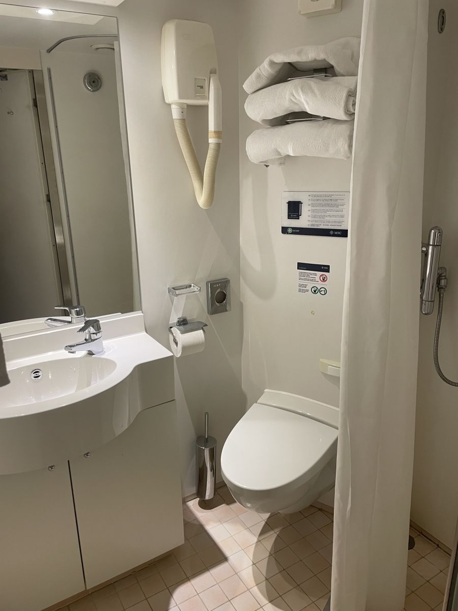 Kabinenfoto - auf MSC Lirica - Innenkabine - Nummer 9201 - Kreuzfahrt Mittelmeer - 2024 - Bild 2