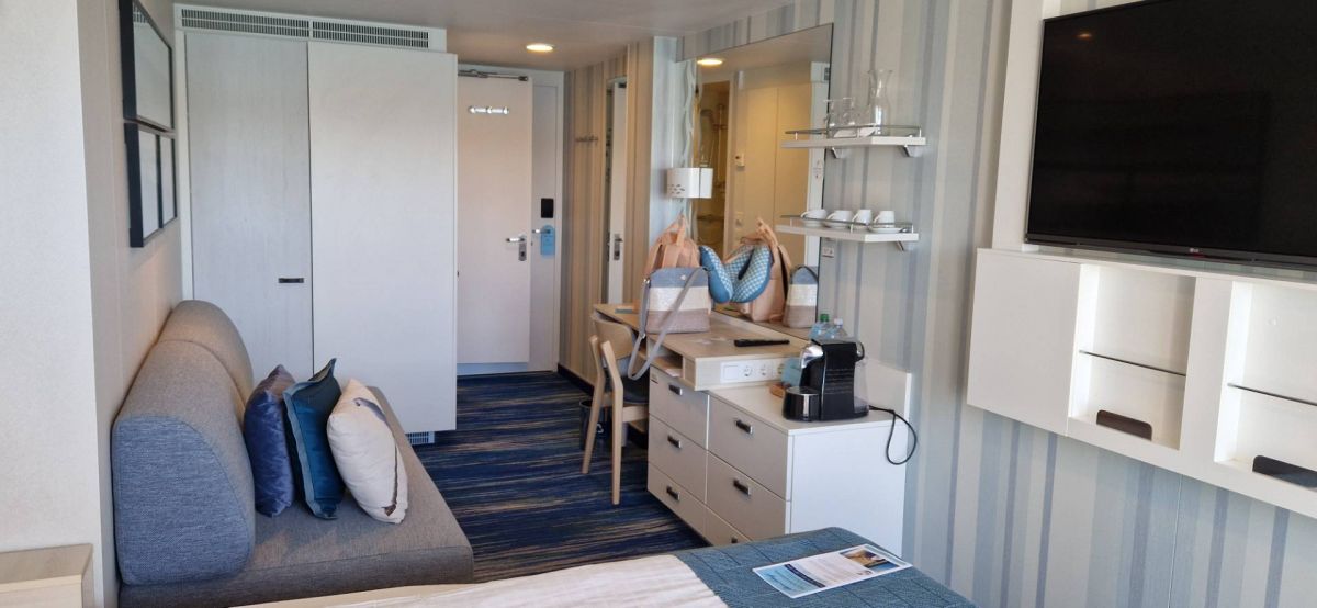 Kabinenfoto - auf Mein Schiff 1 - Balkonkabine - Nummer 7064 - Kreuzfahrt Mittelmeer - 2025 - Bild 2