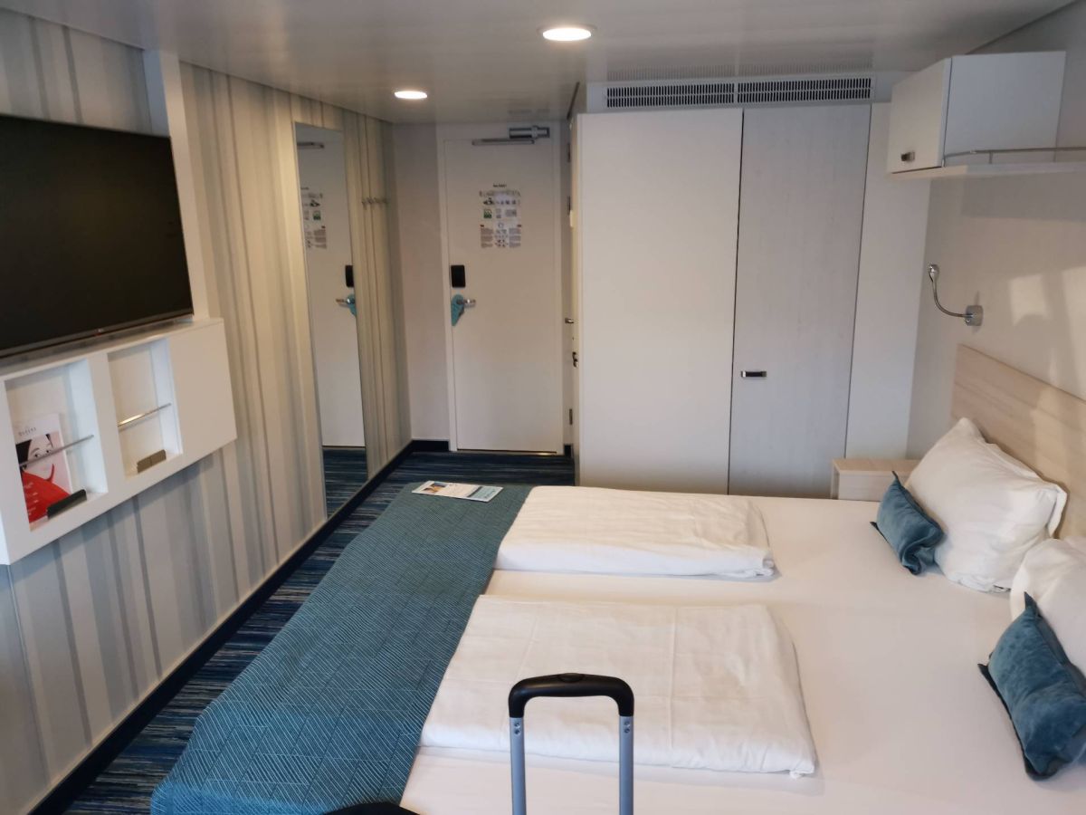 Kabinenfoto - auf Mein Schiff 1 - Meerblickkabine - Nummer 8000 - Kreuzfahrt Nordamerika - 2025 - Bild 2