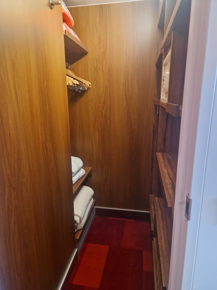 Kabinenfoto - auf AIDAnova - Balkonkabine - Nummer 9320 - Kreuzfahrt Nordeuropa - 2026 - Bild 3