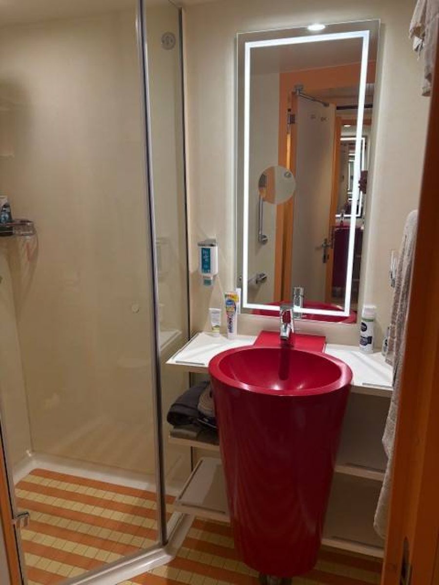 Kabinenfoto - auf AIDAdiva - Innenkabine - Nummer 5428 - Kreuzfahrt Ostsee - 2025 - Bild 3