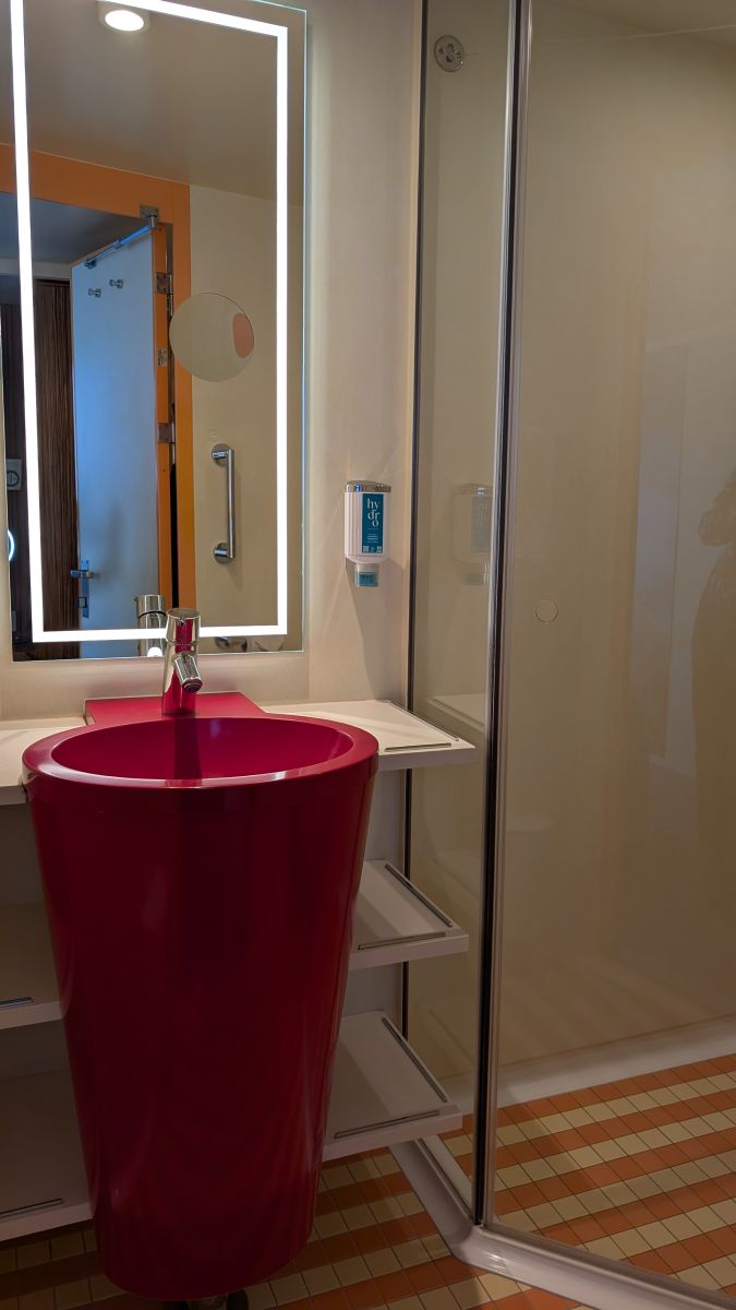 Kabinenfoto - auf AIDAdiva - Balkonkabine - Nummer 7124 - Kreuzfahrt Weltreise - 2025 - Bild 4