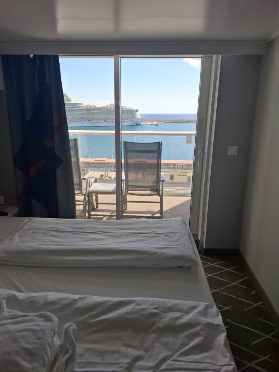 Kabinenfoto - auf Mein Schiff Relax - Balkonkabine - Nummer 12043 - Kreuzfahrt Mittelmeer - 2025 - Bild 2