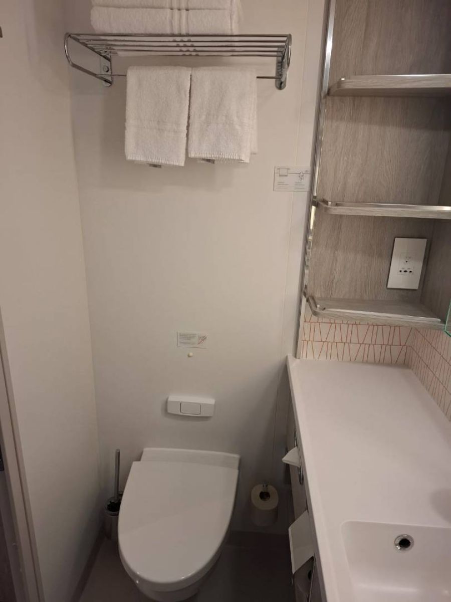 Kabinenfoto - auf Mein Schiff Relax - Balkonkabine - Nummer 12043 - Kreuzfahrt Mittelmeer - 2025 - Bild 5